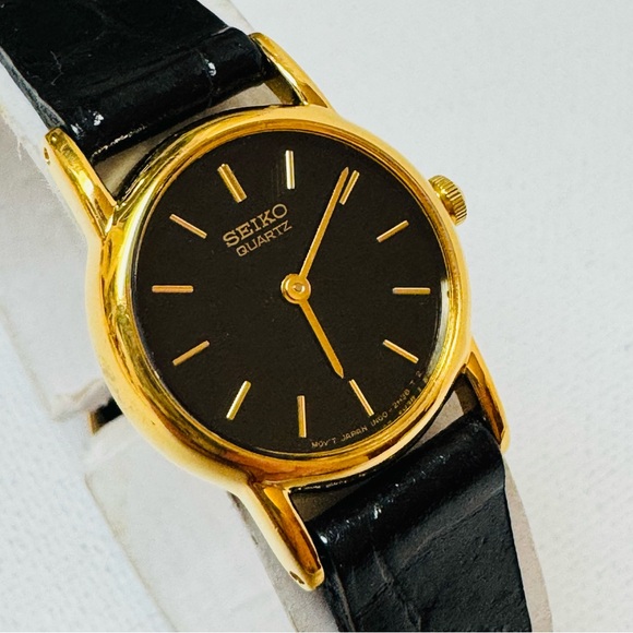 Vintage Seiko Small Face Women's Thin Dress Watch Gold Black Leather 1N00-0F69 - Picture 2 of 12